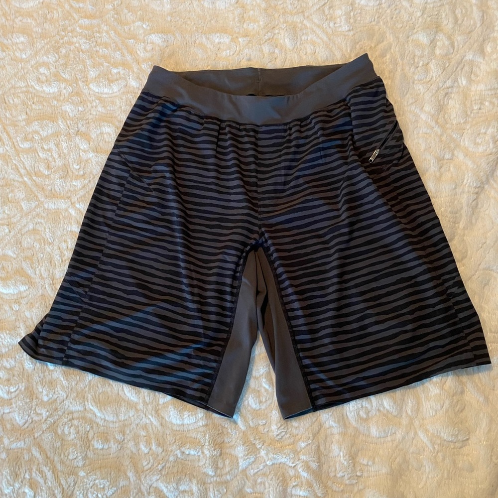 🍋 Lululemon Liner-less Shorts Men’s Sz L EUC 🍋